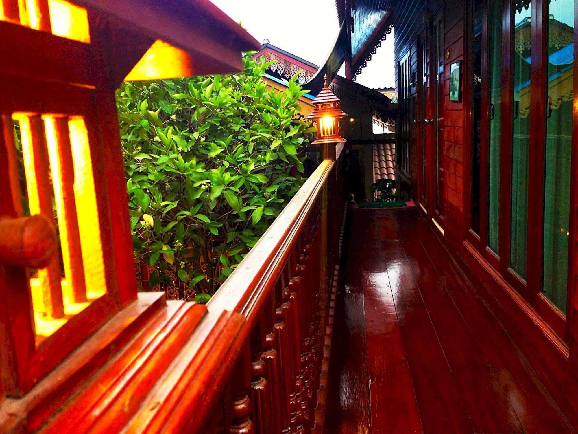 Baifern Homestay Ayutthaya Eksteriør billede