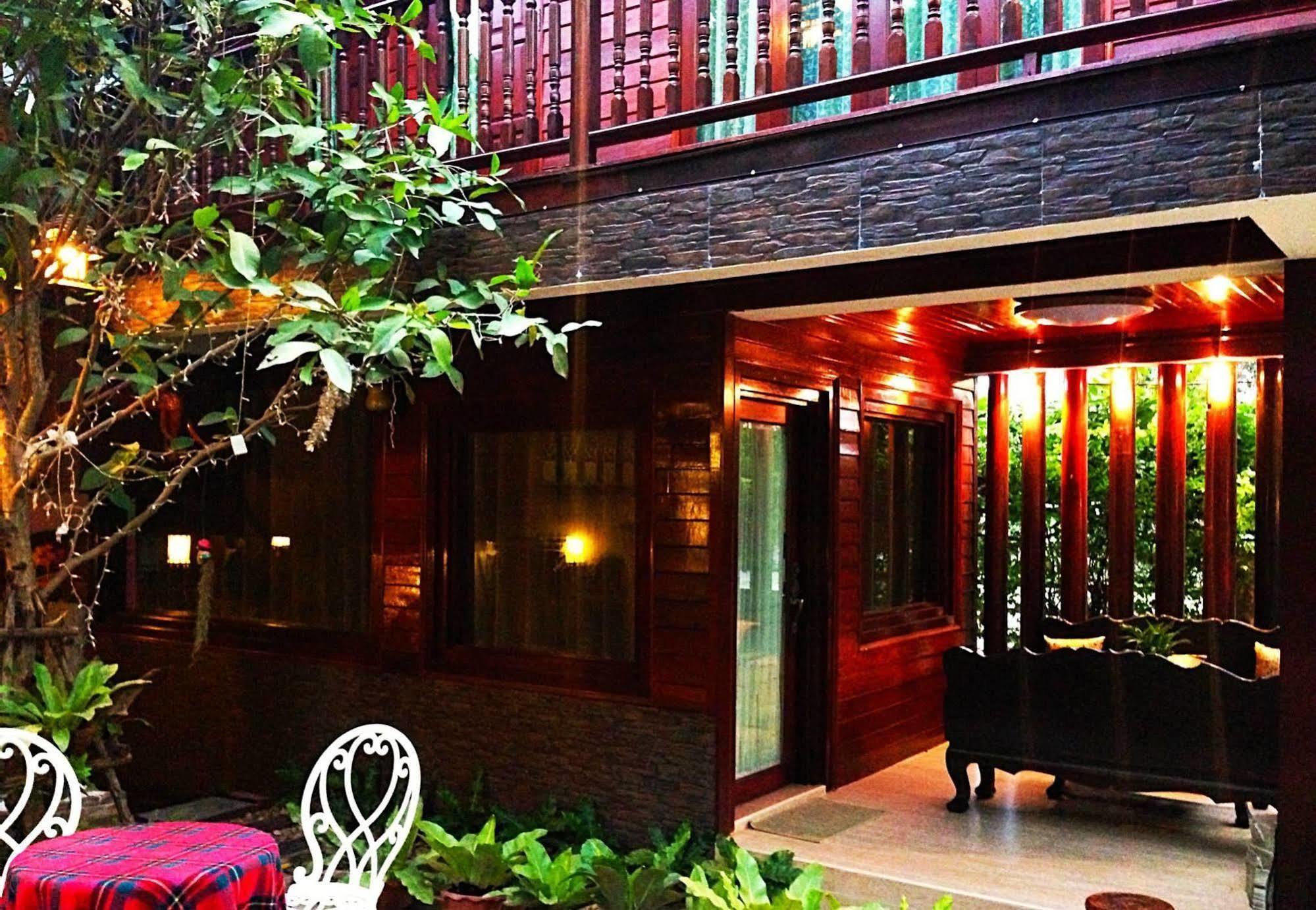 Baifern Homestay Ayutthaya Eksteriør billede